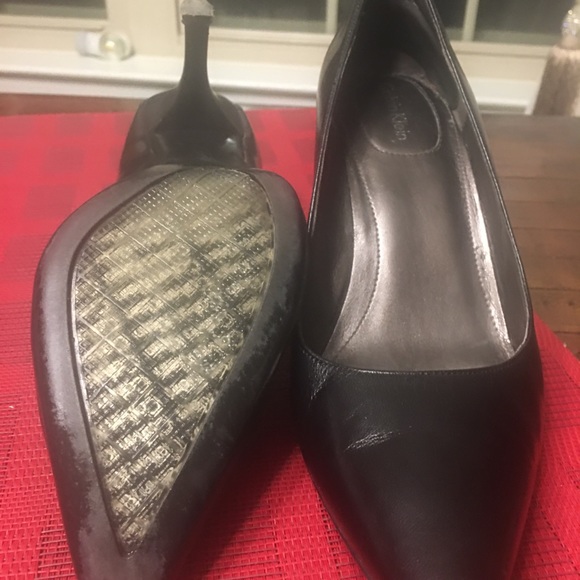 BLACK HEELS - Picture 3 of 4